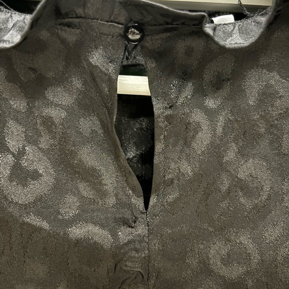 Animal print blouse - Medium - Picture 3 of 3